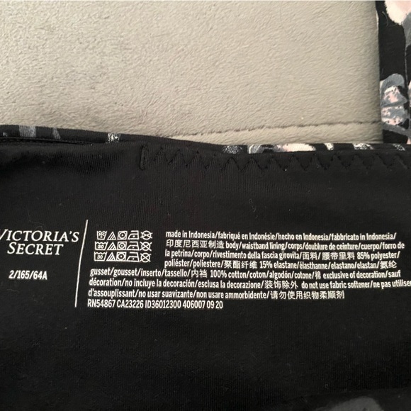 VS Pointe Leggings - Picture 5 of 5